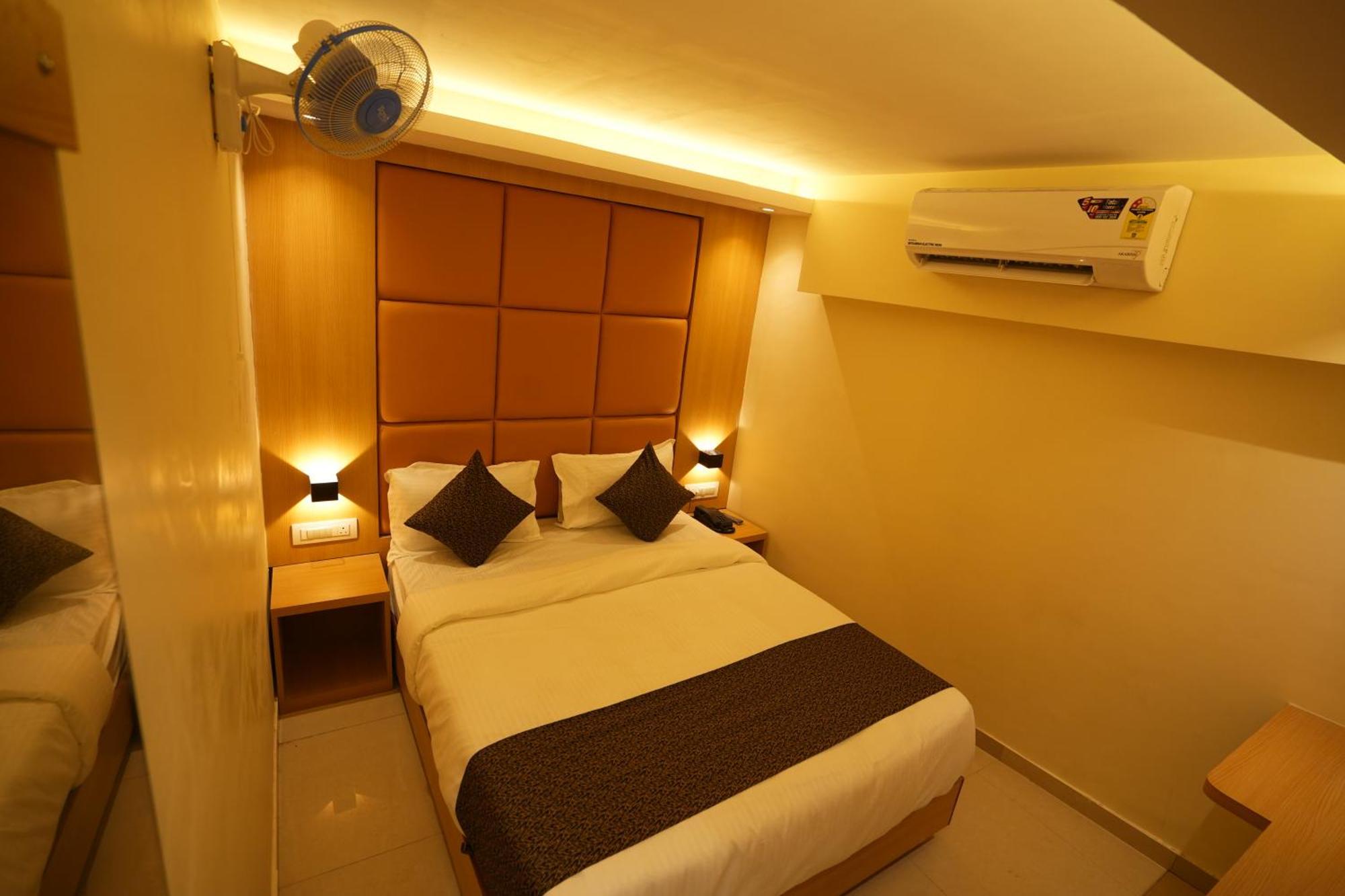 Hotel Boston มุมไบ ภายนอก รูปภาพ