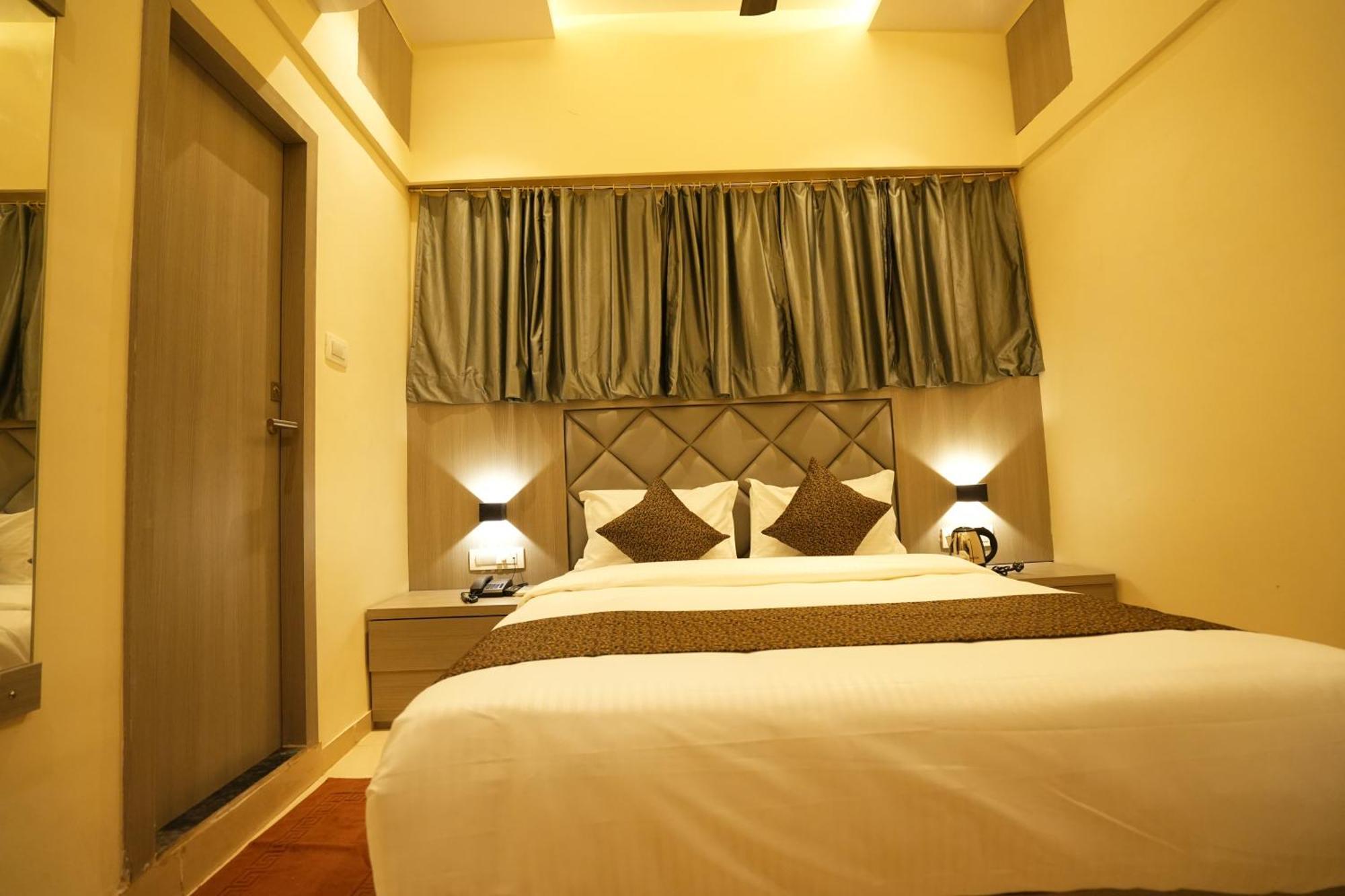 Hotel Boston มุมไบ ภายนอก รูปภาพ