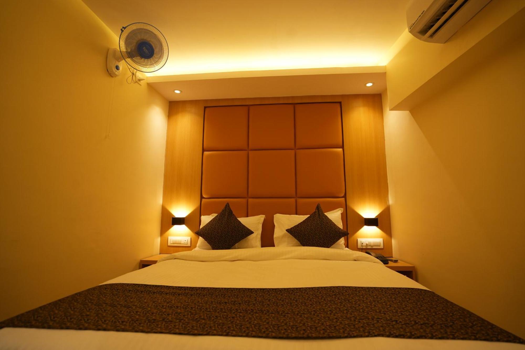 Hotel Boston มุมไบ ภายนอก รูปภาพ