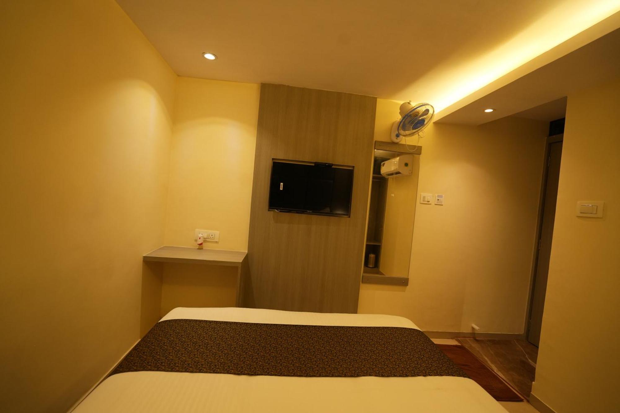 Hotel Boston มุมไบ ภายนอก รูปภาพ