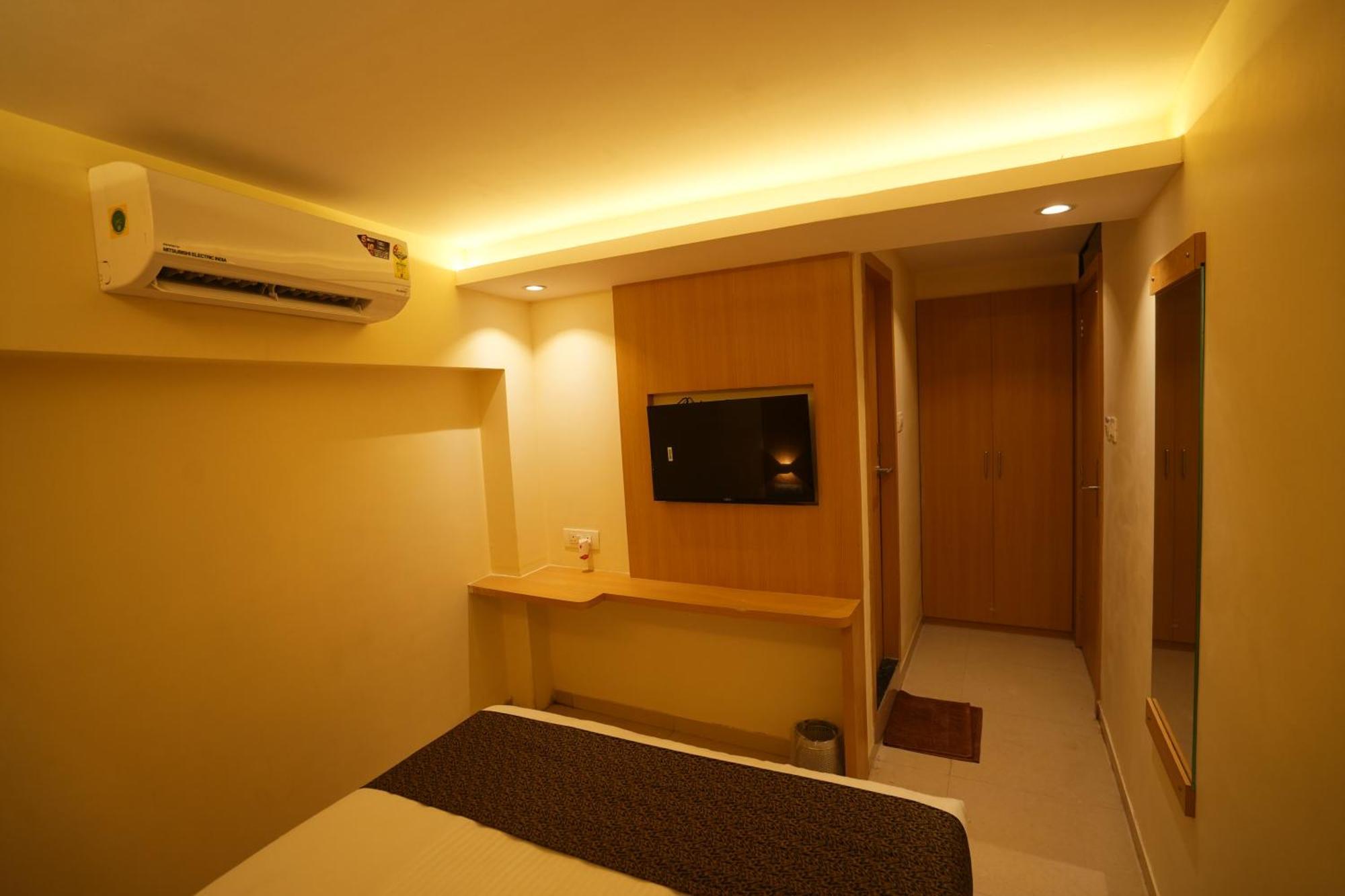 Hotel Boston มุมไบ ภายนอก รูปภาพ