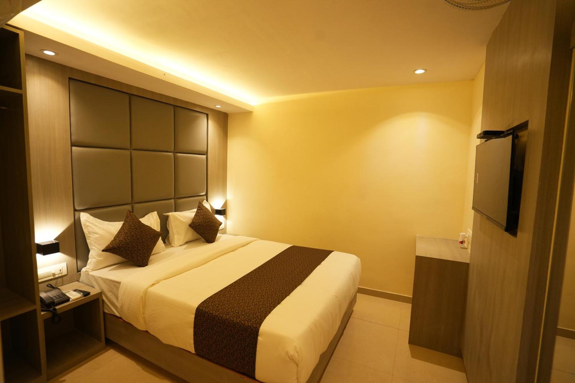 Hotel Boston มุมไบ ภายนอก รูปภาพ