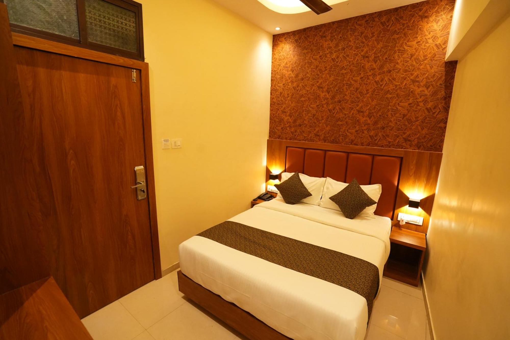 Hotel Boston มุมไบ ภายนอก รูปภาพ