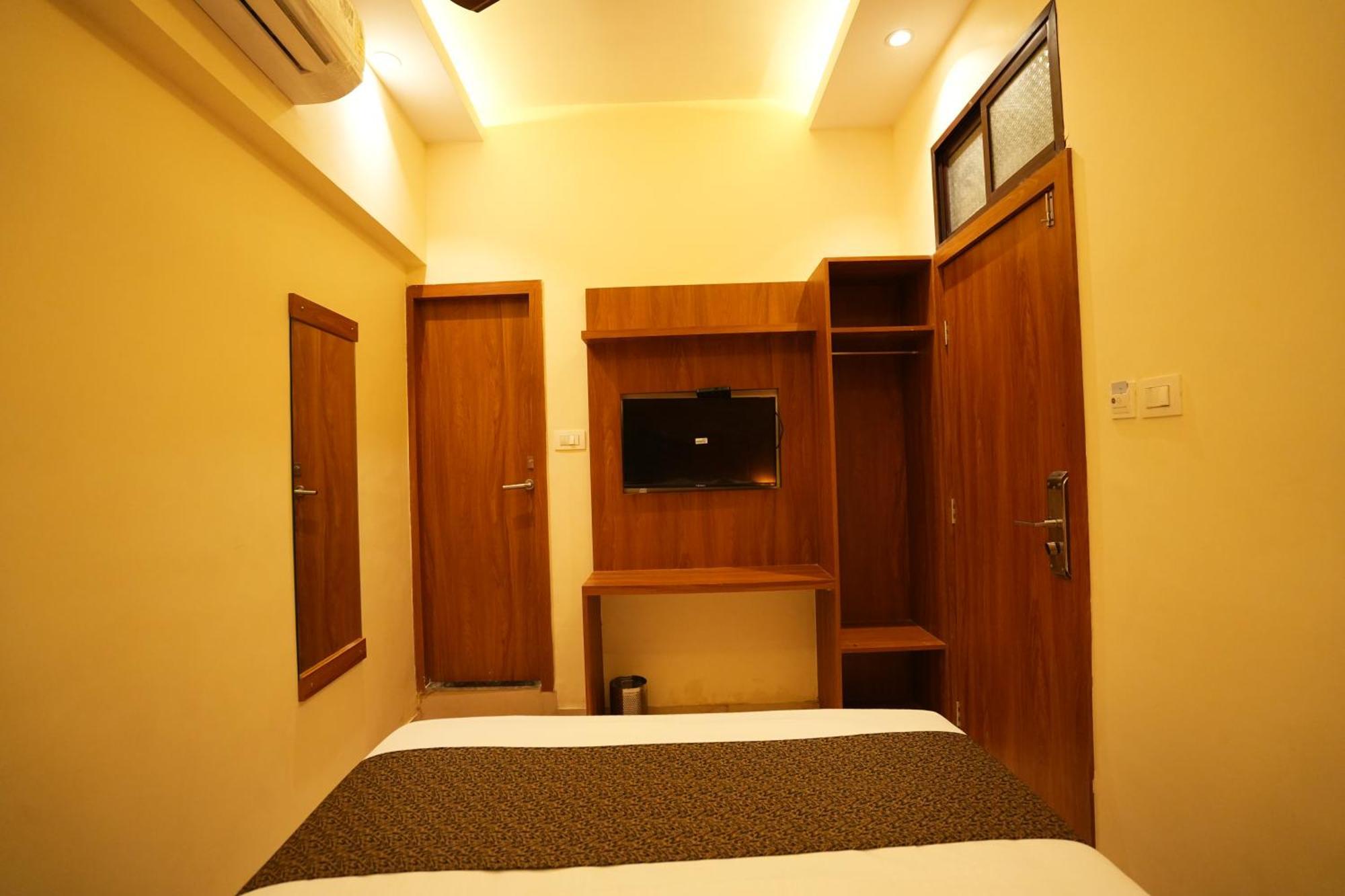 Hotel Boston มุมไบ ภายนอก รูปภาพ