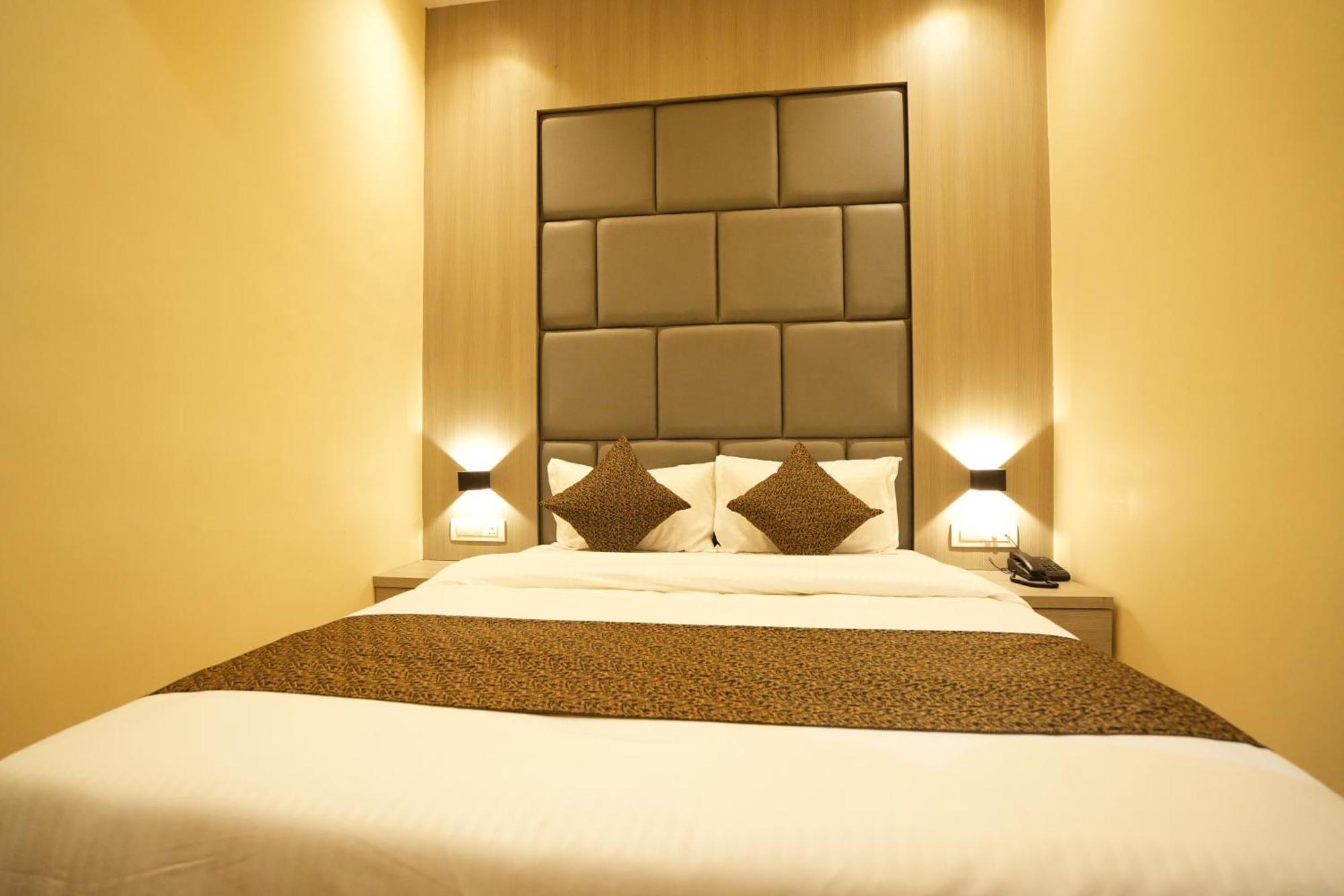 Hotel Boston มุมไบ ภายนอก รูปภาพ