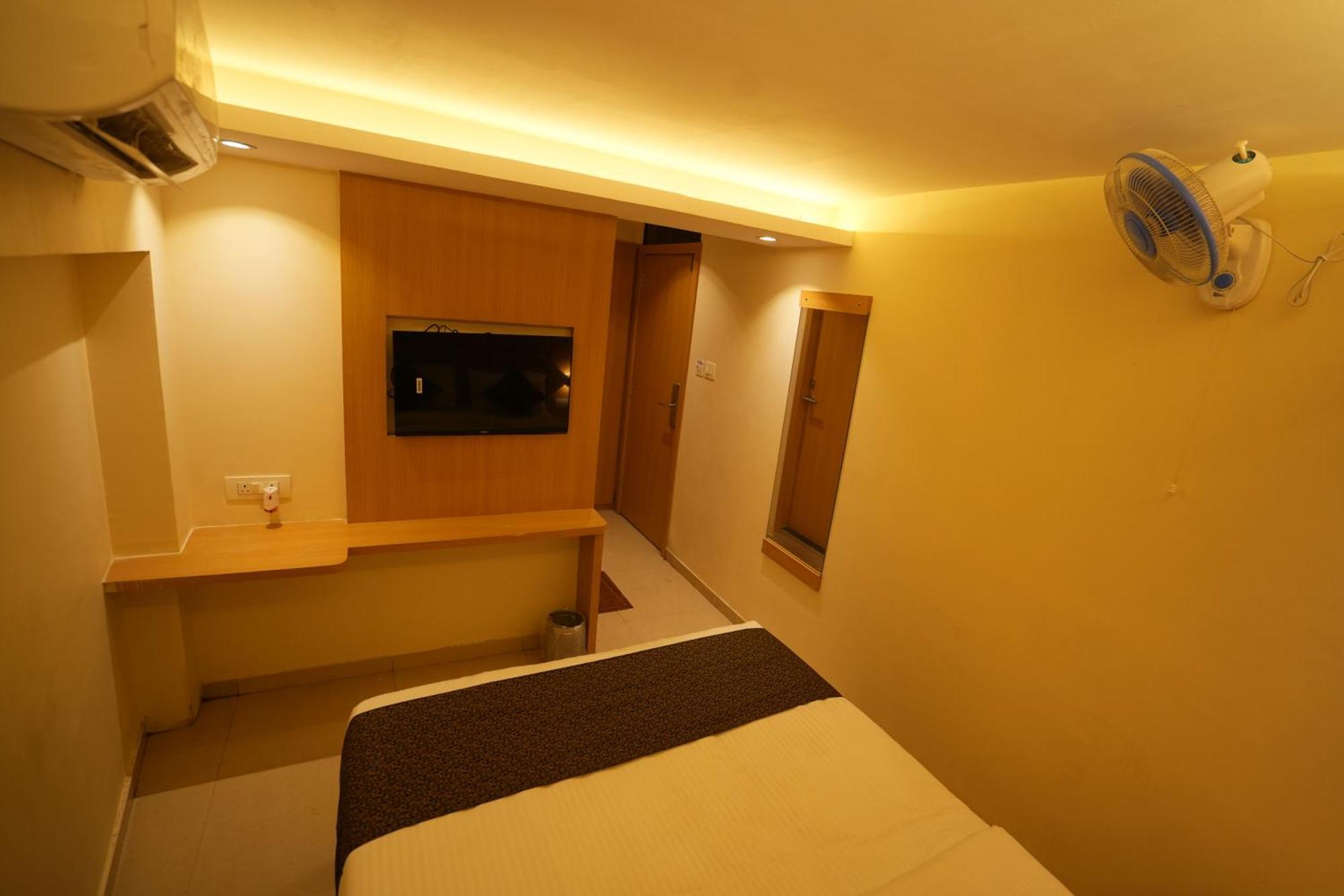 Hotel Boston มุมไบ ภายนอก รูปภาพ