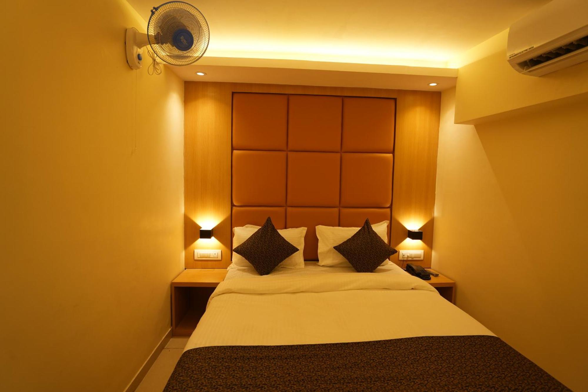 Hotel Boston มุมไบ ภายนอก รูปภาพ