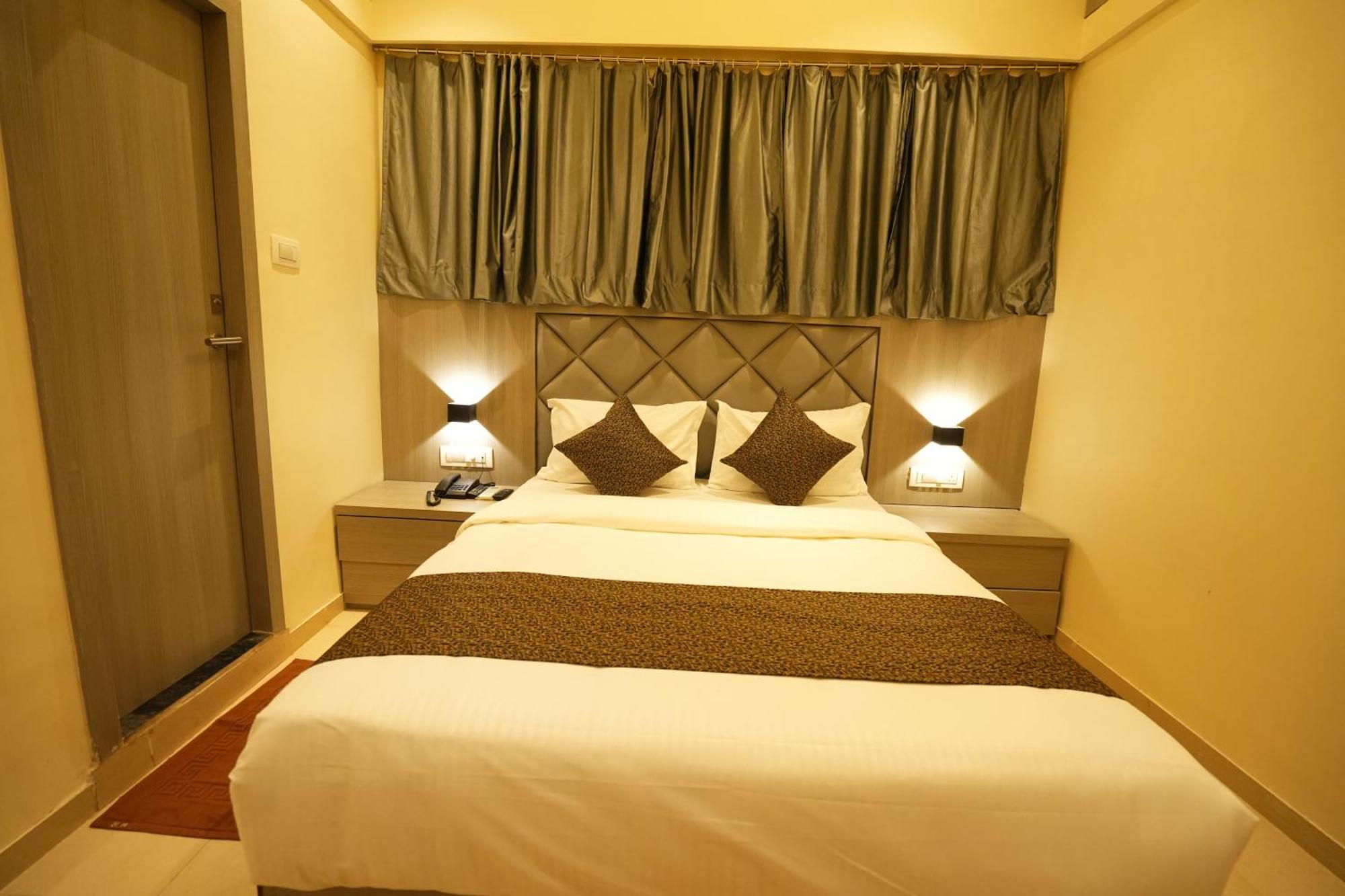 Hotel Boston มุมไบ ภายนอก รูปภาพ