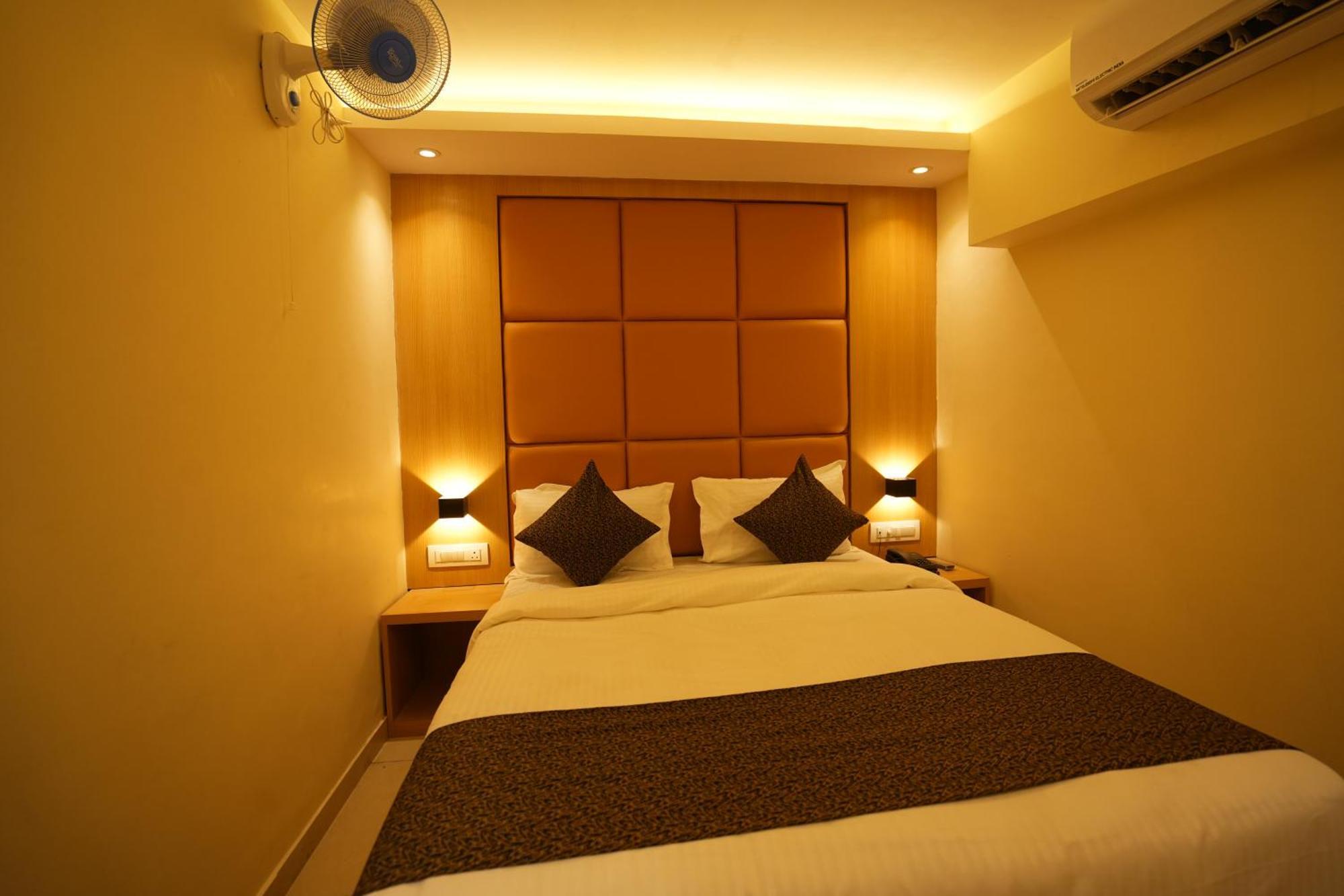 Hotel Boston มุมไบ ภายนอก รูปภาพ
