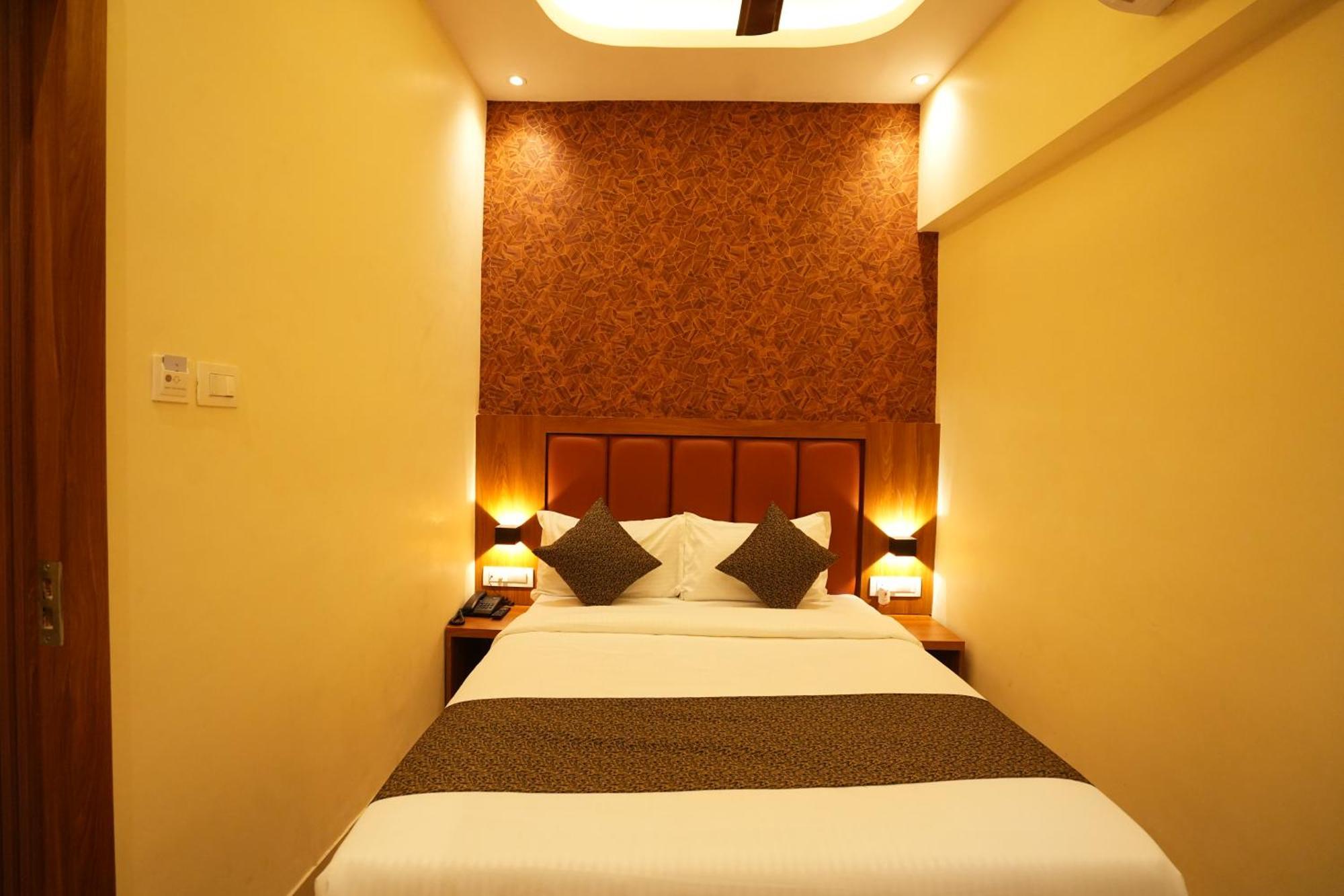 Hotel Boston มุมไบ ภายนอก รูปภาพ
