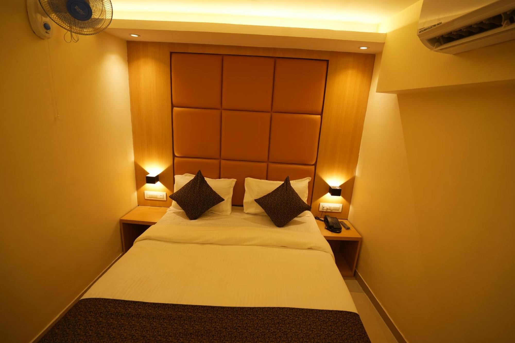 Hotel Boston มุมไบ ภายนอก รูปภาพ