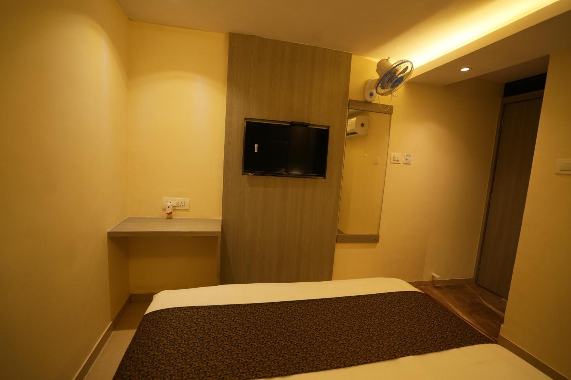 Hotel Boston มุมไบ ภายนอก รูปภาพ