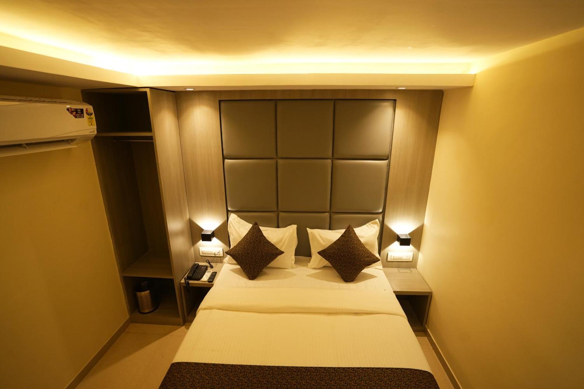 Hotel Boston มุมไบ ภายนอก รูปภาพ