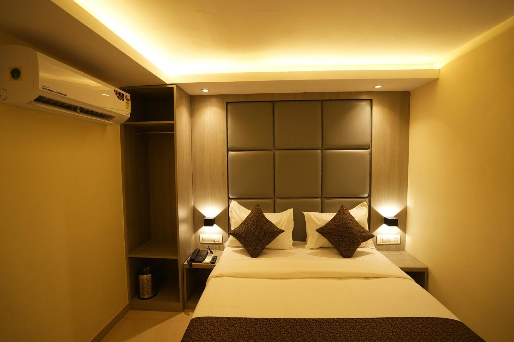 Hotel Boston มุมไบ ภายนอก รูปภาพ