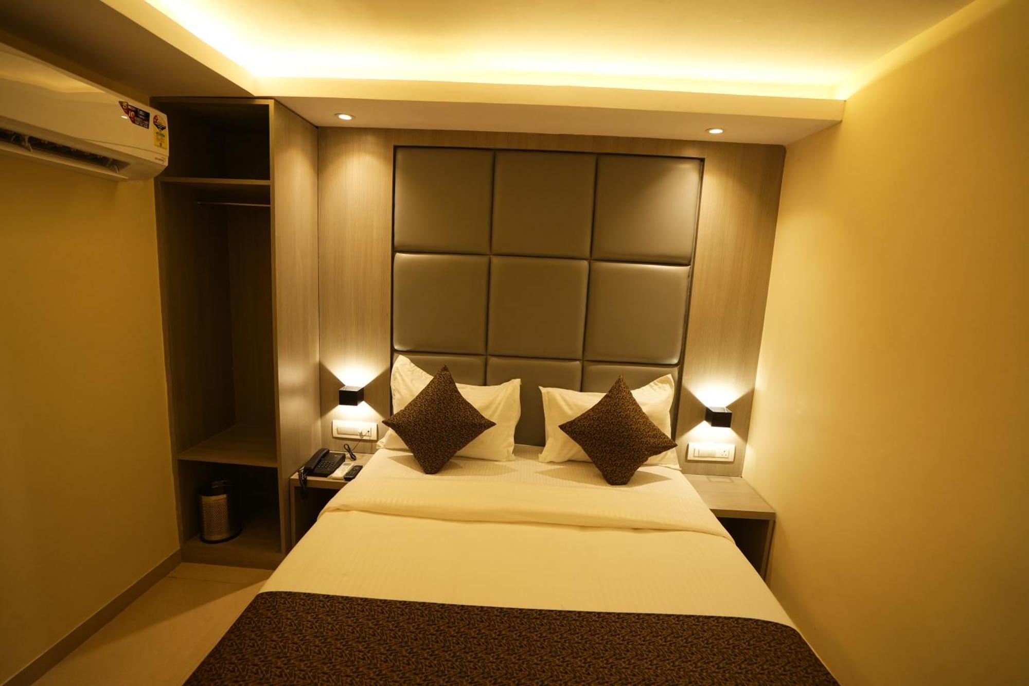 Hotel Boston มุมไบ ภายนอก รูปภาพ